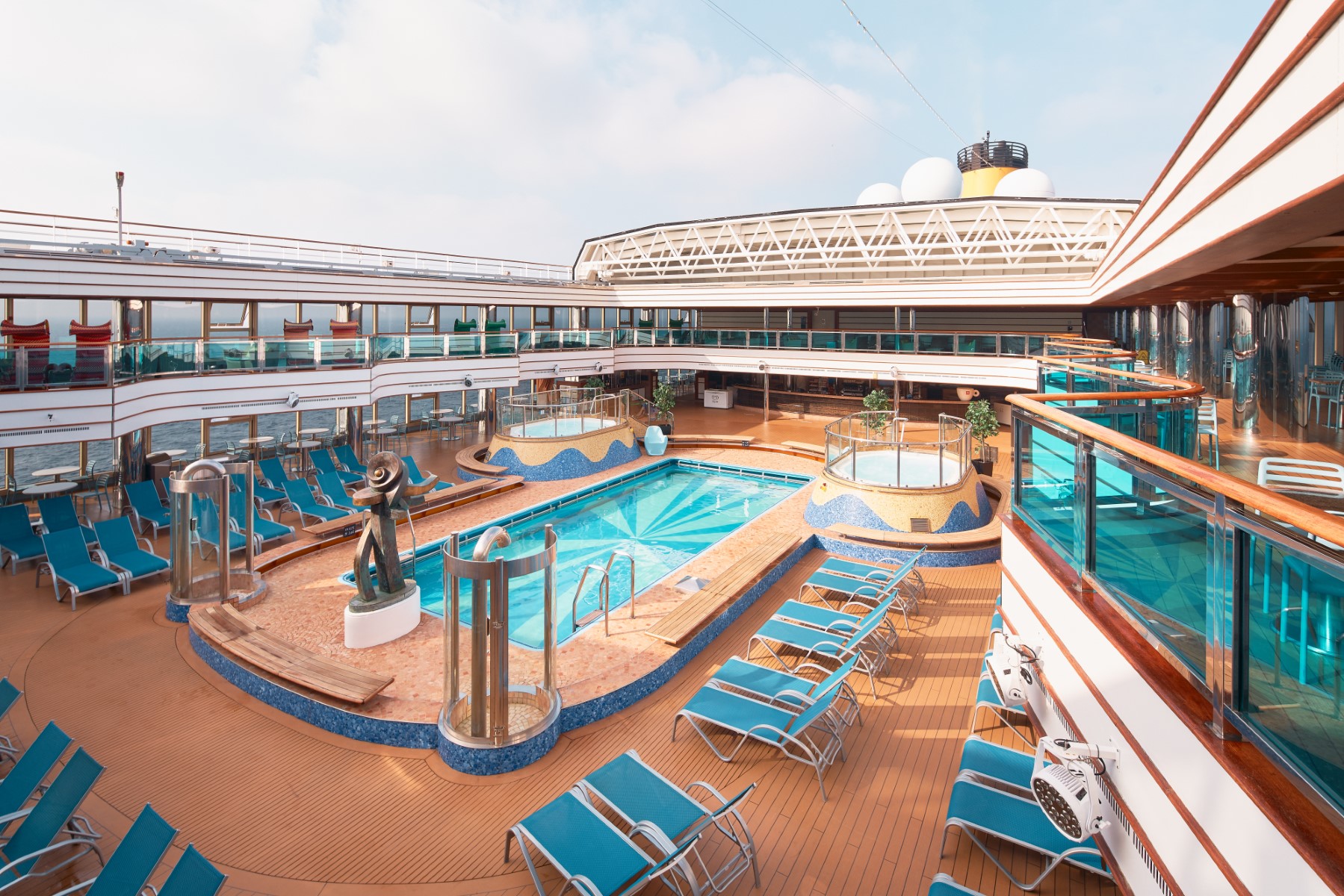 MyCruise Costa-Cruises Deliziosa Offentlige-arealer Pool-spa1